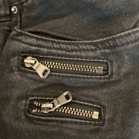 Jolt skinny Jeans Size 0 Black with Zipper pockets. - Picture 5 of 15
